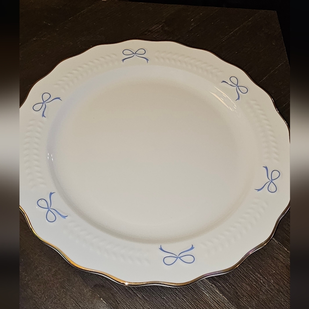 White and Blue Scalloped Dinnerware Plate-6 Plates